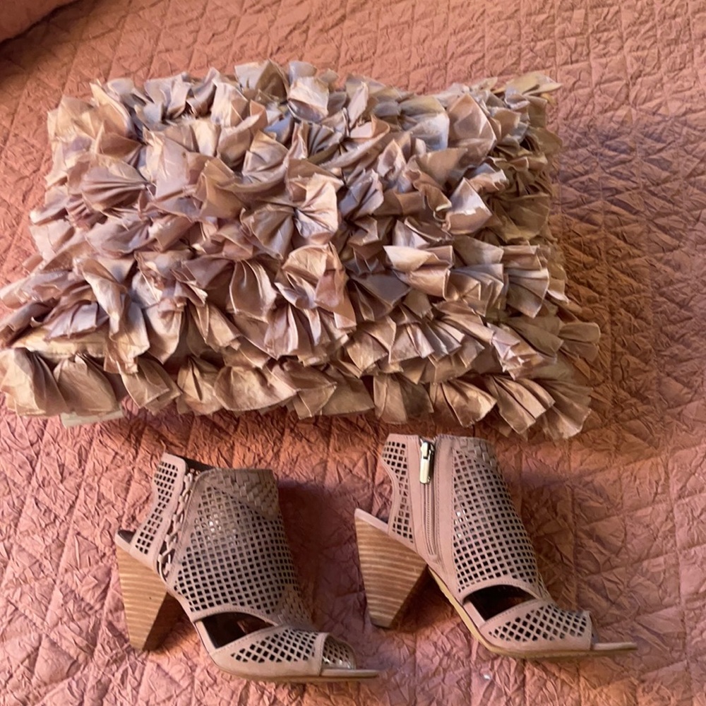 ❤️Vince Camuto sandals with a short heel❤️